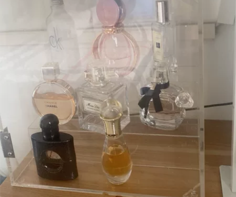 自用的香水 太多了。祖马龙蓝风铃 宝格丽的...
