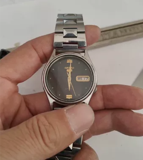 精工7009机械男表!走时正常,星期日历正...