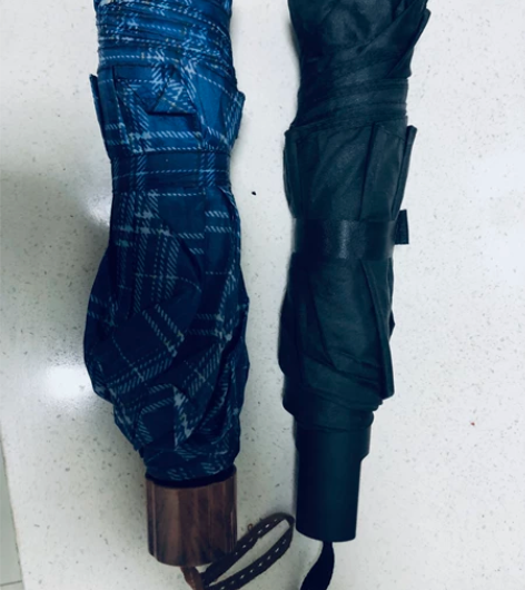 格子是天堂伞，黑色的标签掉了不知道是不是了...
