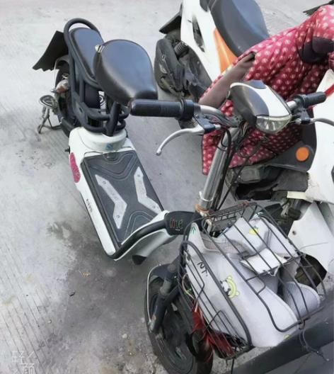 台铃女士电动8成新自行车,990出,需要的...