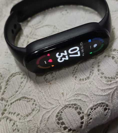 出自用小米手环6nfc版，因为表带断了就没...