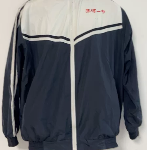 校服上衣，适合秋冬季。做工精细，布料上等。...