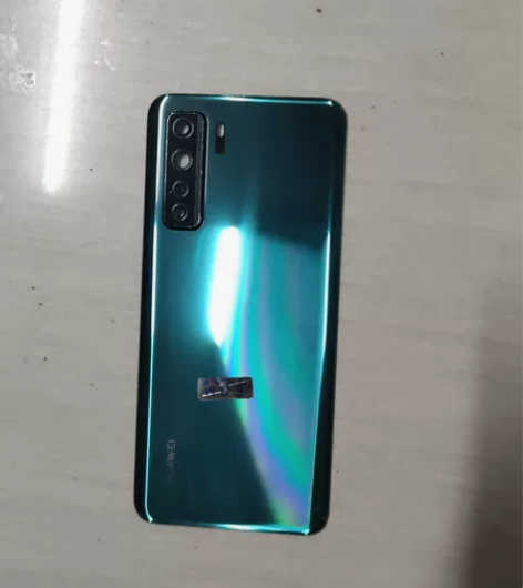 华为nova7SE绿色，原拆小花后盖，成色...
