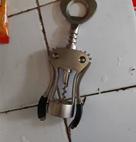 红酒开瓶器，整体金属的，有喜欢的联系 感兴...