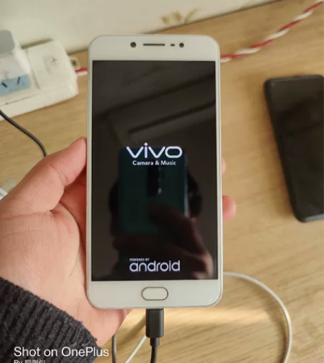 VIVO Y67 4加32内存 可以上个网...