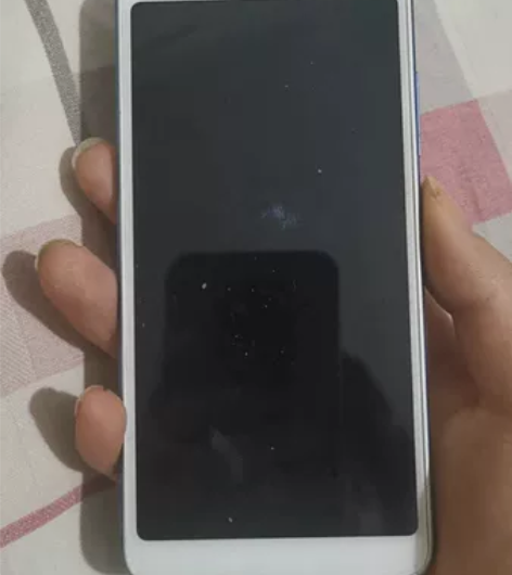 二折出售红米6,所有东西基本流畅可用,包邮...