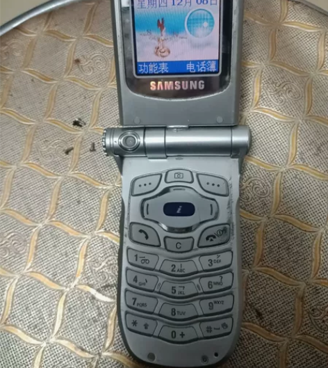 三星p 408旋转屏幕手机，移动卡正常使用...