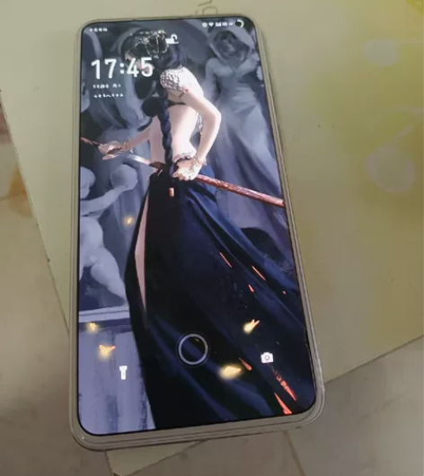 朋友自用魅族17  8+256内存，用了两...