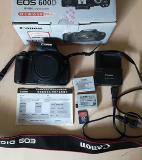 佳能单反600D,有翻转屏,拆迁处理 快门...