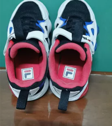 FILA斐乐童鞋,9C,旁边走路会闪光,购...
