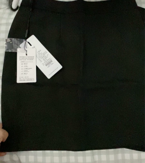 全新工装包臀裙 两条，全新的，一个只摘了吊...