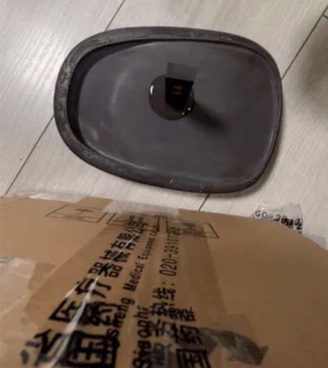 端砚，砚石，砚台。出自己练习时买的宋坑端砚...