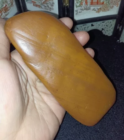 黄腊石:全品手玩镇纸331克 感兴趣的话点...