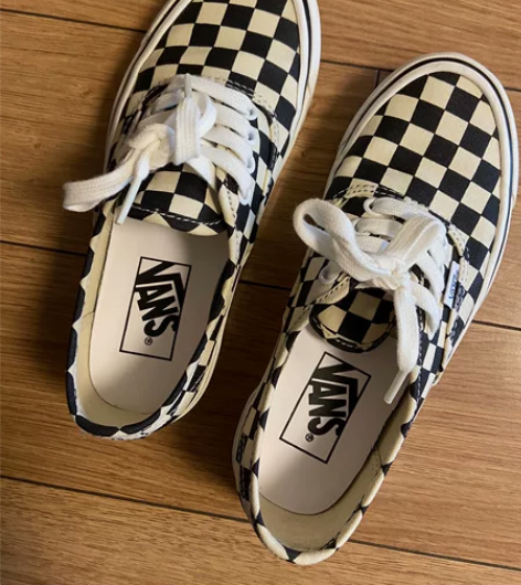 vans黑白格经典款,原价购于万象汇实体店...