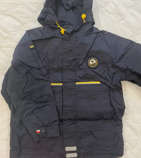 六师附小校服，毕业了，校服较新，疫情上半年...