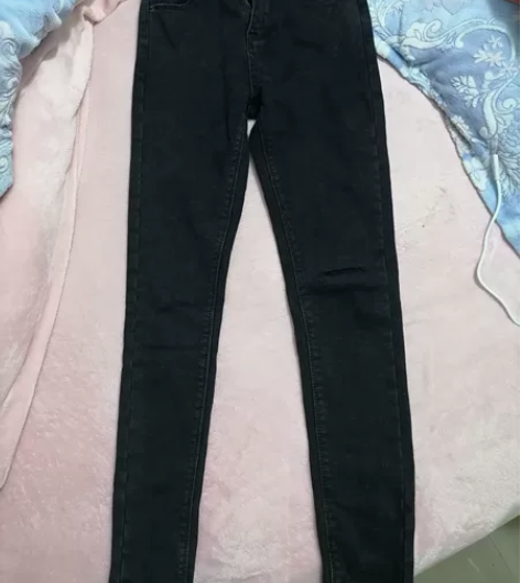 黑色小脚牛仔裤抓绒,喜欢的小姐妹快入手吧 ...