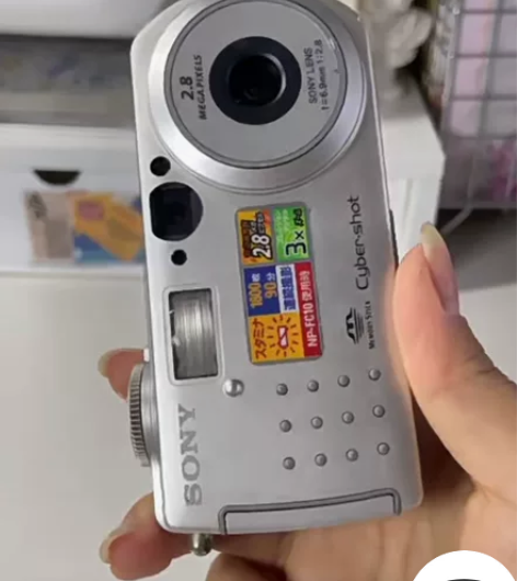 女大学生闲置索尼p3 ccd相机 易梦玲同...