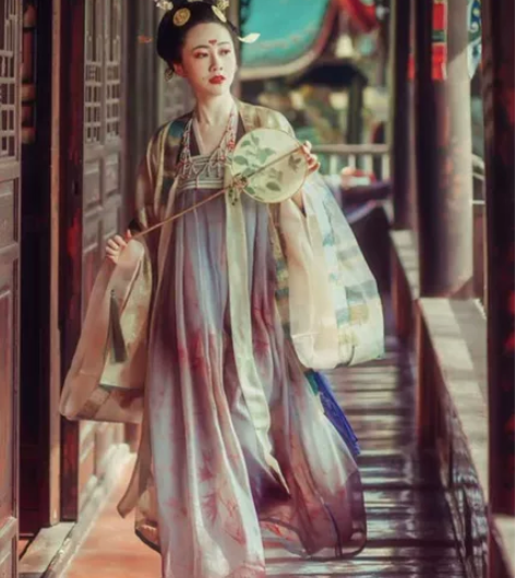 司南阁原创汉服女长生殿对襟衫裙，绿色渐变织...