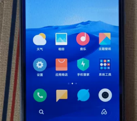 老爹闲置的红米旧手机,屏幕没有划痕,手机背...