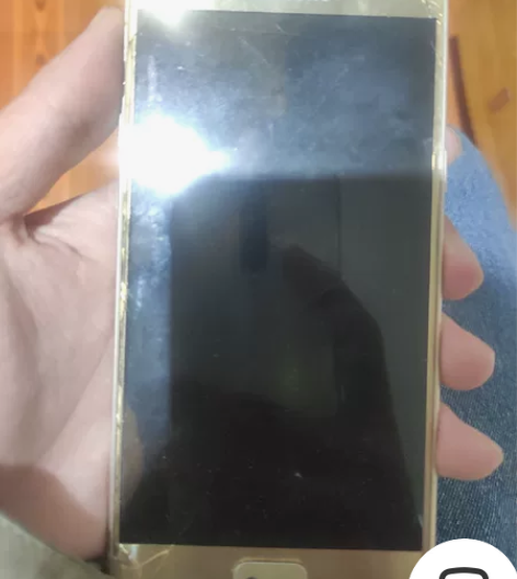 三星的啥手机型号忘记了,17年三千五买的无...