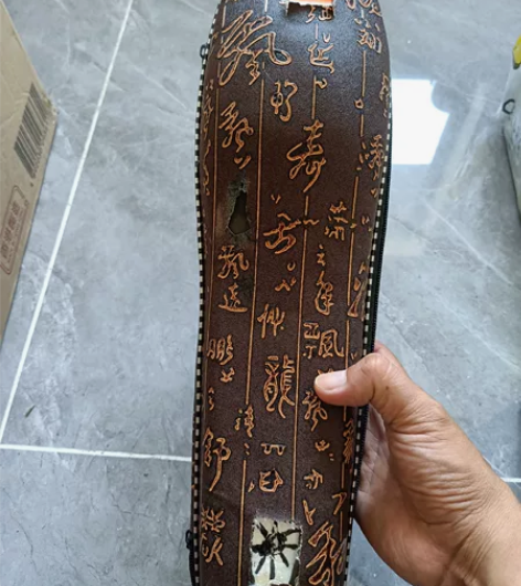 葫芦丝,外包装一面有破损,商品本身没有问题...