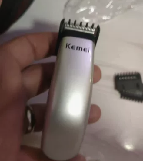微型理发器,装电池的,全新带三个卡头。 感...