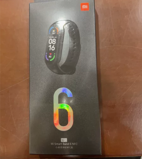 小米手环6NFC,全新未使用,为了拍照打开...