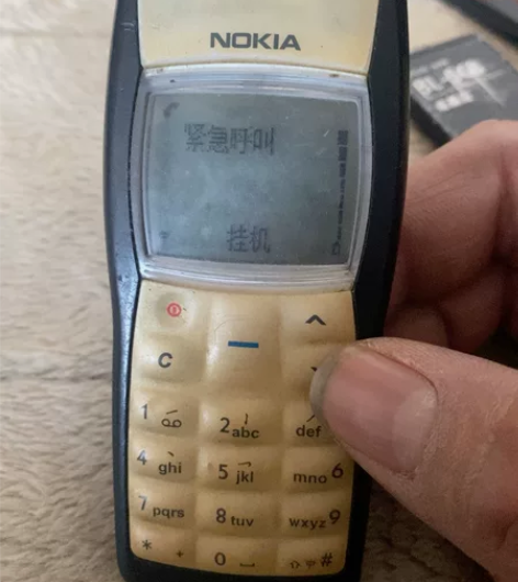 诺基亚1100。品相如图,已经测试开机可打...