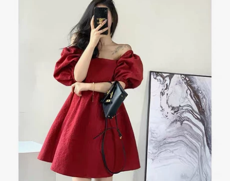 法式洋气减龄时尚蓬蓬裙子方领泡泡袖红色连衣...