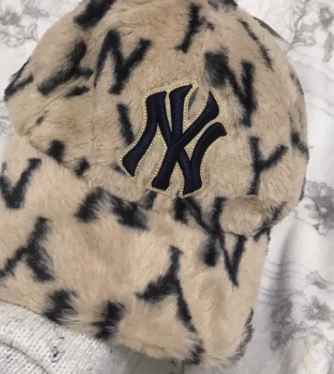 全新 #MLB 正品 卡其毛绒帽 手感质感...