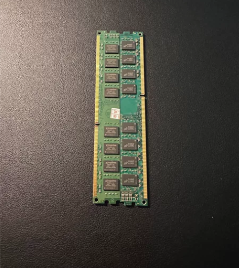 内存     ：  8GB （金士顿DDR...
