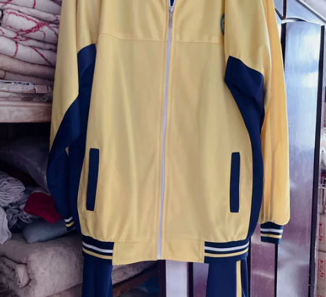 临湘市第二完全小学春秋季校服一套 买了没穿...