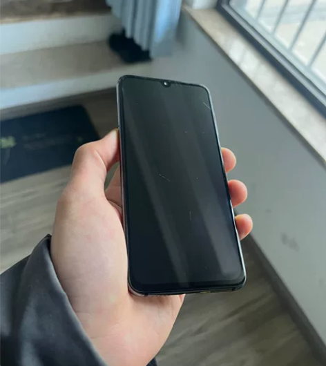 小米9se 8+128g 黑色 边框四角有...