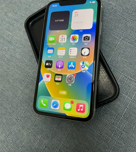 个人自用苹果11、白色，国行128GB。电...
