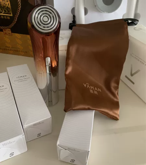 雅萌五代美容仪,四瓶凝胶 感兴趣的话点“我...