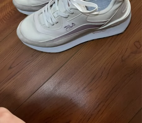 斐乐女鞋 38码 感兴趣的话点“我想要”和...