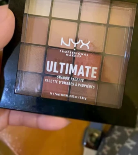 NYX16色眼影盘大地色闪粉亮片珠光哑光防...