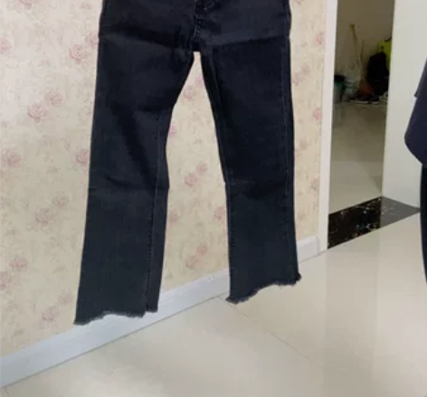 韩式修身微喇牛仔裤 感兴趣的话点“我想要”...