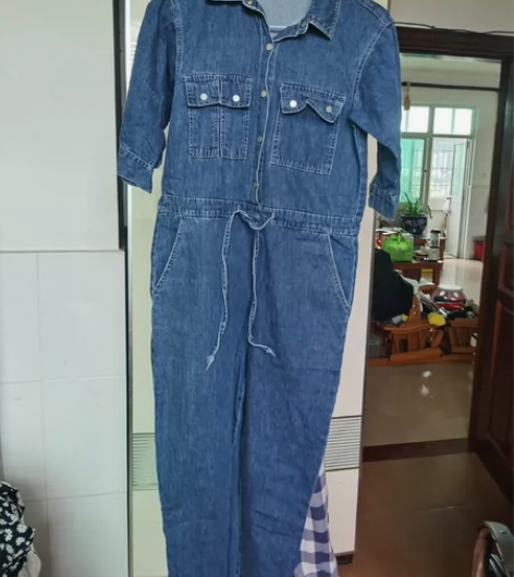 连体牛仔裤,均码 感兴趣的话点“我想要”和...