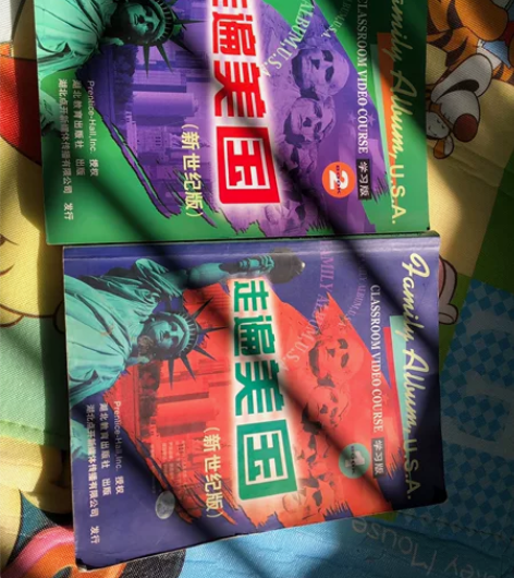 走遍美国美语教材书籍2本,有缘人购买送本英...