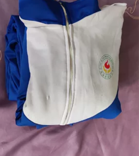 实验中学棉校服，七成新。其实没咋穿。 感兴...