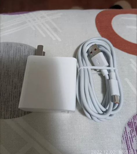 66w超级快充充电器，买回家还没用过，手机...