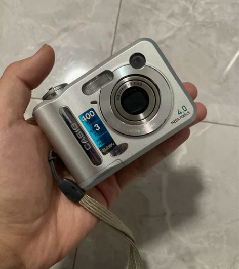 卡西欧QV-R40ccd相机,外观实图拍摄...
