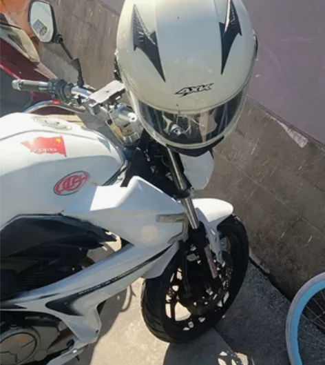 迅龙牌单缸150摩托车,18年的车,1-2...