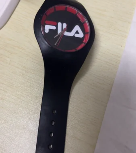 斐乐手表 表盘玻璃坏了一块如视频所示主页满...