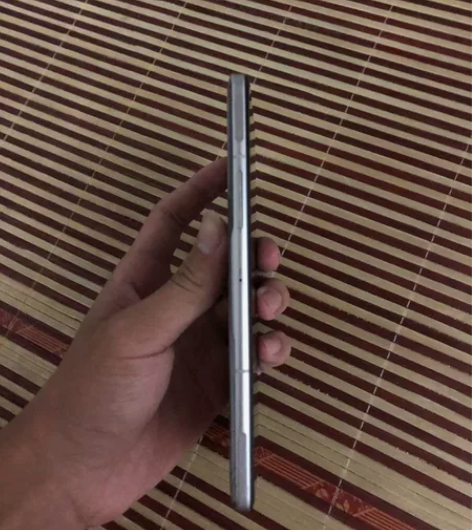 红米k40，游戏增强版，8+128g，后壳...