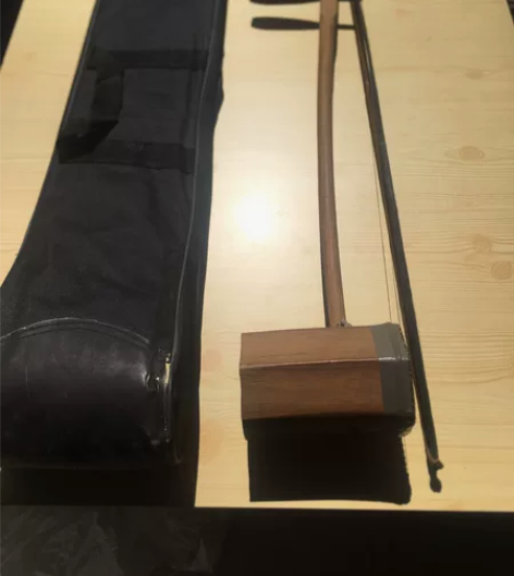 二胡乐器，带包，品相如图邮费到付 感兴趣的...