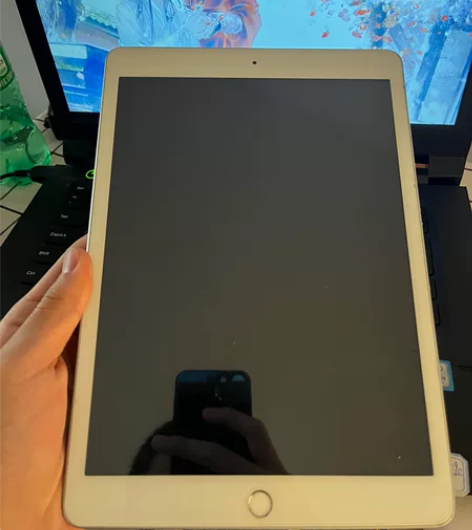 iPad7代 一直带壳使用，无磕碰划痕，指...