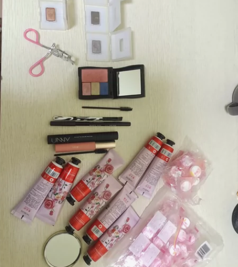 压缩面膜 眼线笔 睫毛膏  睫毛夹 小镜子...