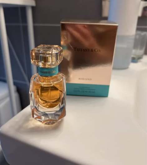 蒂芙尼tiffany玫瑰金香水,仅喷过一次...